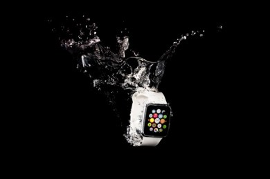 smartwatch-submerged